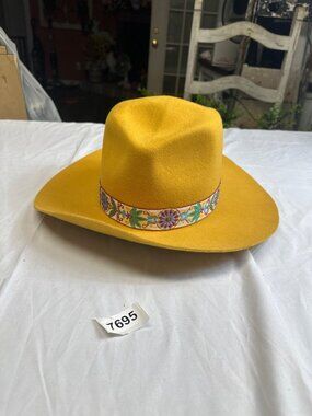 olive & pique adjustable , feature allows this hat to fit a wide range of heads